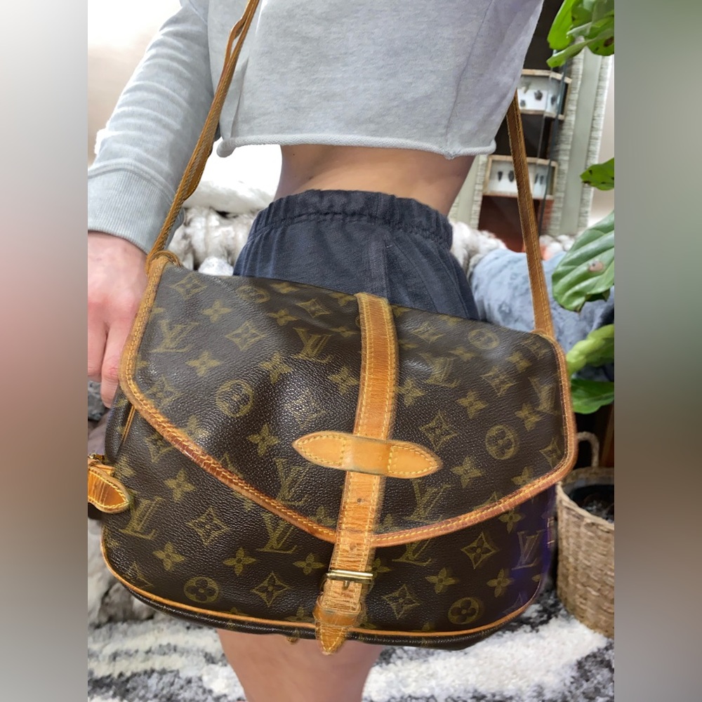 Louis Vuitton Monogram SAUMUR 25 Crossbody